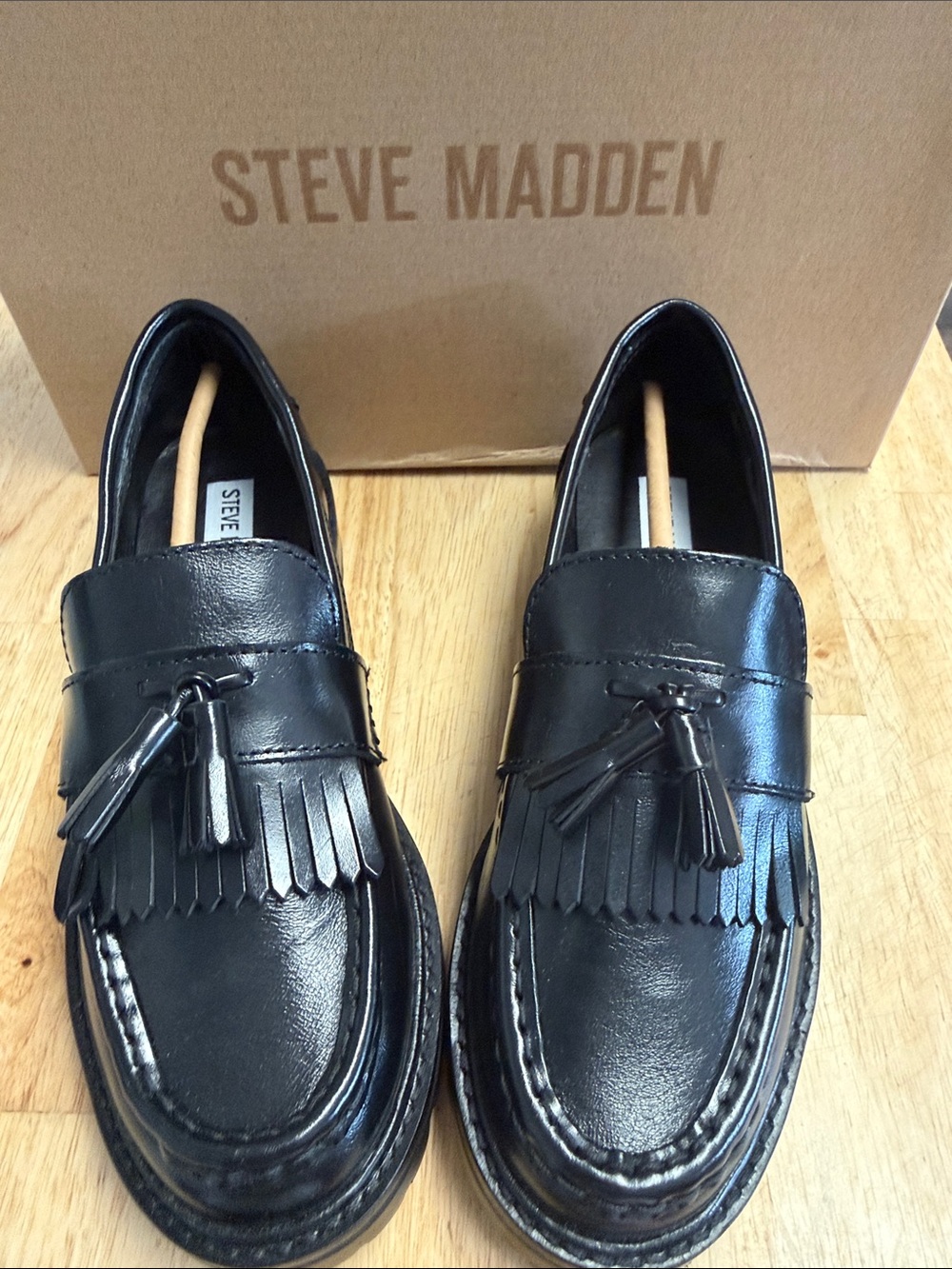 Steve Madden Black Leather Tassel Kiltie Loafers